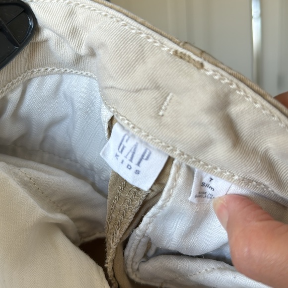Gap Khaki Shorts - Picture 4 of 5